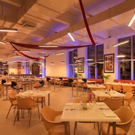 24 Tech Hotel Bangalore Exteriör bild