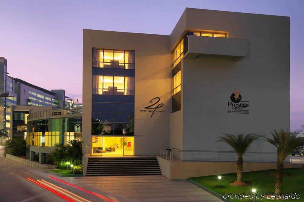 24 Tech Hotel Bangalore Exteriör bild