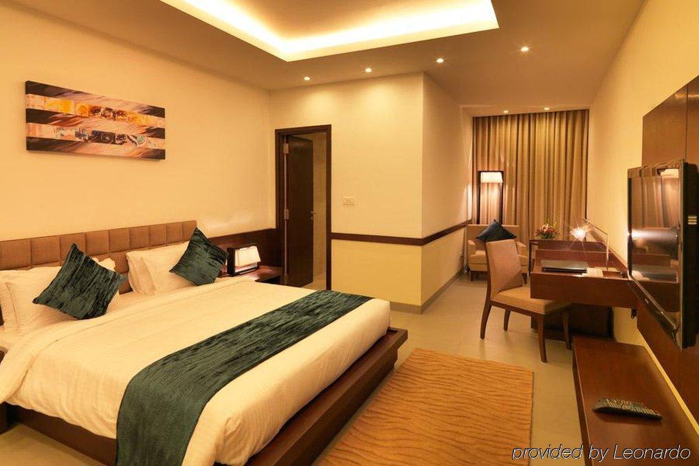 24 Tech Hotel Bangalore Exteriör bild
