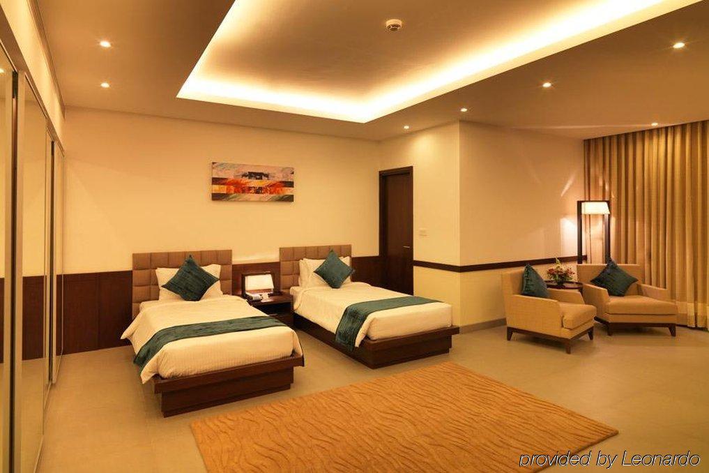 24 Tech Hotel Bangalore Exteriör bild