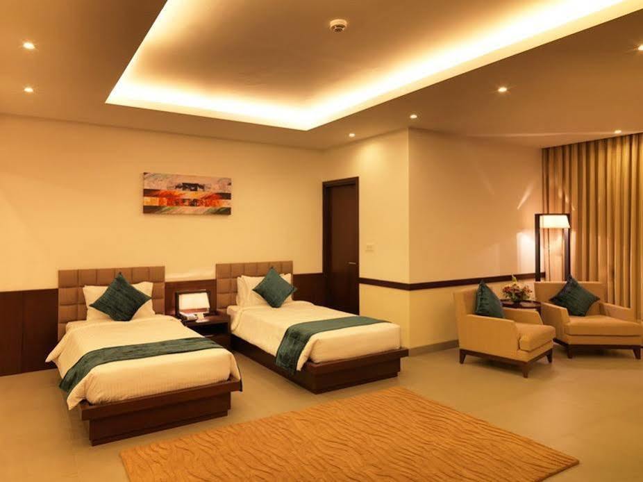 24 Tech Hotel Bangalore Exteriör bild