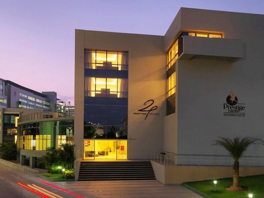 24 Tech Hotel Bangalore Exteriör bild